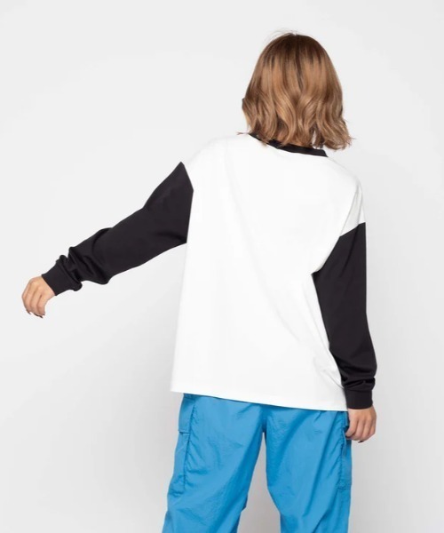 ROXY(ロキシー)の「BIG DEAL L/S TEE/ロキシーロゴオーバーサイズシルエット長袖ロンT(Tシャツ/カットソー・レディース・ブラック/ホワイト・LARGE/MEDIUM/SMALL)」の4枚目の写真