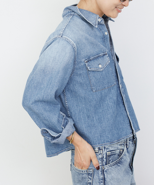 Citizens of humanity（シチズンズオブヒューマニティー）の「【CITIZENS OF HUMANITY/シチズンズ オブ ヒューマニティー】CROPPED DENIM SHIRT（シャツ/ブラウス・レディース・ブルー・FREE）」の3枚目の写真