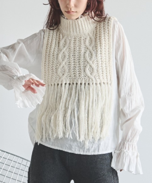 Libra Cue(リブラ キュー)の「ケーブル編みフリンジベスト(ベスト・レディース・アイボリー/ブラック・FREE)」の8枚目の写真