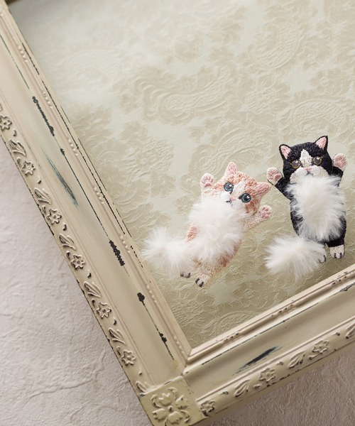 ばんざいねこ（ブローチ/コサージュ）｜Jolly Poupee（ジョリープッペ