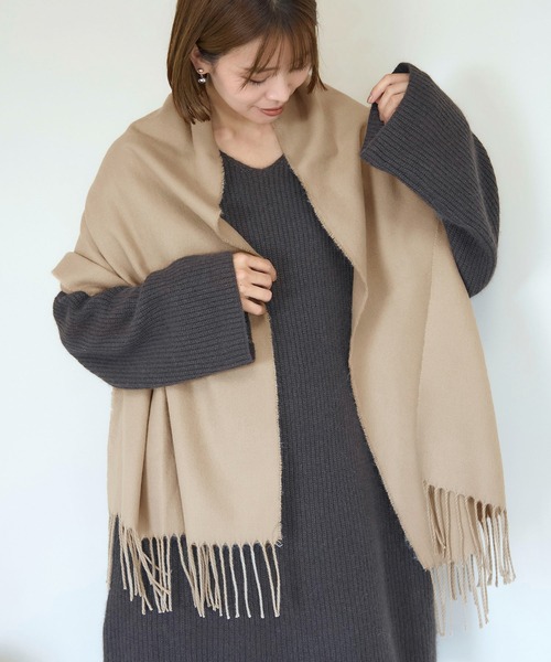 ROPE' PICNIC(ロペピクニック)の「シアバター加工・静電気防止/カラーソリッドストール(ストール/ショール・レディース・ブラック/ブルー系その他4/グレー/キナリ/ベージュ・FREE)」の1枚目の写真