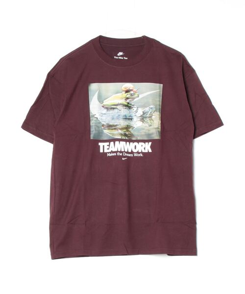 NIKE(ナイキ)の「ナイキ NIKE ナイキ NSW M90 OC ワン オフ S/S Tシャツ(Tシャツ/カットソー・メンズ・ホワイト/バーガンディー・S/M/L/LL/3L)」の1枚目の写真