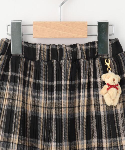 SHOO・LA・RUE（シューラルー）の「◆【110-140cm】クマチャーム付きチェックプリーツスカート（スカート・キッズ・ブルー系6/ブラック系1・11/12/13/14）」の4枚目の写真