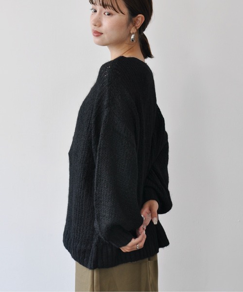 Meli rich(メリーリッチ)の「シアーメッシュニットプルオーバー(ニット/セーター・レディース・ブラック/オフホワイト/チャコールグレー/レッド・FREE)」の6枚目の写真