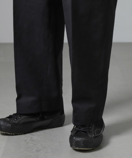 NANO universe(ナノユニバース)の「オイルドライク ワイドタックパンツ(その他パンツ・メンズ・ブラック/カーキ/ネイビー・M/S/L)」の13枚目の写真