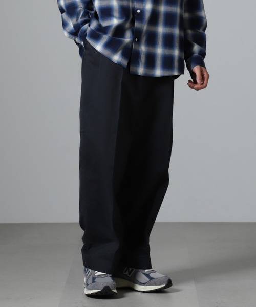 NANO universe(ナノユニバース)の「オイルドライク ワイドタックパンツ(その他パンツ・メンズ・ブラック/カーキ/ネイビー・M/S/L)」の11枚目の写真