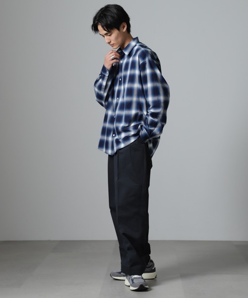 NANO universe(ナノユニバース)の「オイルドライク ワイドタックパンツ(その他パンツ・メンズ・ブラック/カーキ/ネイビー・M/S/L)」の6枚目の写真