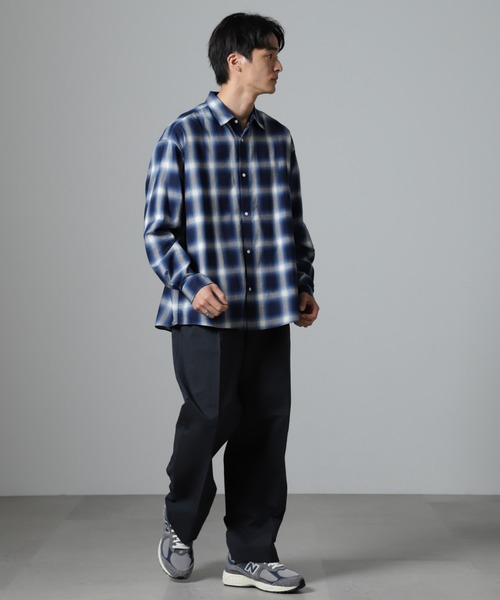 NANO universe(ナノユニバース)の「オイルドライク ワイドタックパンツ(その他パンツ・メンズ・ブラック/カーキ/ネイビー・M/S/L)」の8枚目の写真