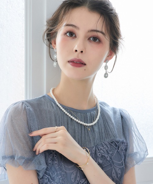 Jolie Toujours(ジョリトゥジュール)の「3連フラワービジューピアス(ピアス(両耳用)・レディース・シルバー/ネイビー/ゴールド・FREE)」の6枚目の写真