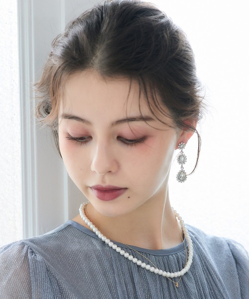 Jolie Toujours(ジョリトゥジュール)の「3連フラワービジューピアス(ピアス(両耳用)・レディース・シルバー/ネイビー/ゴールド・FREE)」の7枚目の写真
