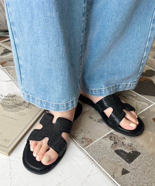 moment+（モーメントプラス）の「ライトストーンクロスストラップサンダル（スリッポン・レディース・シルバー/ブラック・L/M）」の6枚目の写真