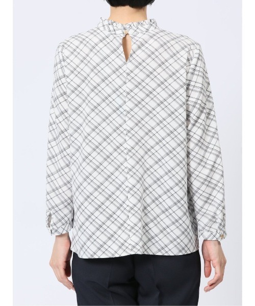 m.f.editorial（エムエフエディトリアル）の「【ストレッチ　マシンウォッシャブル】m.f.エディトリアル レディース ギャザーハイネック 8分袖プルオーバーブラウス（シャツ/ブラウス・レディース・ブラック×ホワイト/ベージュ/ネイビー・MEDIUM/LARGE）」の7枚目の写真