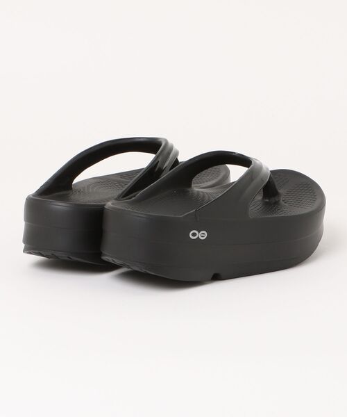OOFOS OOmega-Black 2000440050211（サンダル）｜OOFOS