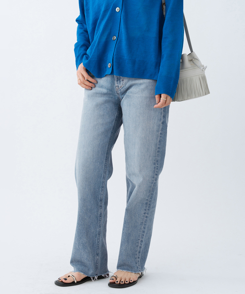 IENA(イエナ)の「YANUK/ヤヌーク 別注 LOWRISE LEA ストレートデニム(デニムパンツ・レディース・ブルー・23/24/25/26/22)」の4枚目の写真