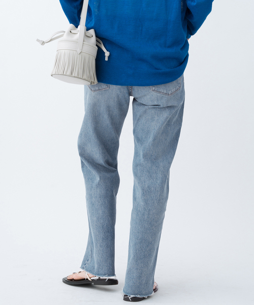 IENA(イエナ)の「YANUK/ヤヌーク 別注 LOWRISE LEA ストレートデニム(デニムパンツ・レディース・ブルー・23/24/25/26/22)」の8枚目の写真