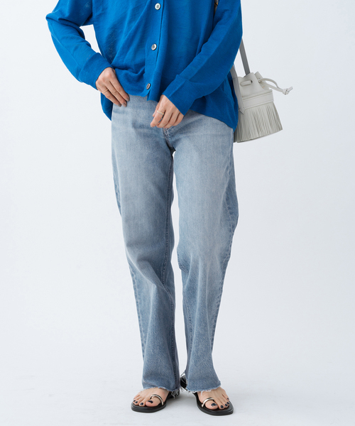 IENA(イエナ)の「YANUK/ヤヌーク 別注 LOWRISE LEA ストレートデニム(デニムパンツ・レディース・ブルー・23/24/25/26/22)」の11枚目の写真
