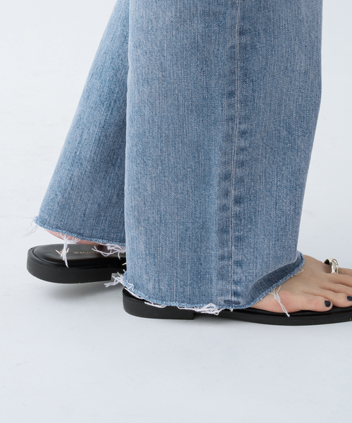 IENA(イエナ)の「YANUK/ヤヌーク 別注 LOWRISE LEA ストレートデニム(デニムパンツ・レディース・ブルー・23/24/25/26/22)」の12枚目の写真