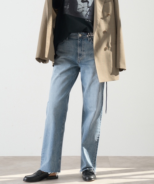 IENA(イエナ)の「YANUK/ヤヌーク 別注 LOWRISE LEA ストレートデニム(デニムパンツ・レディース・ブルー・23/24/25/26/22)」の17枚目の写真