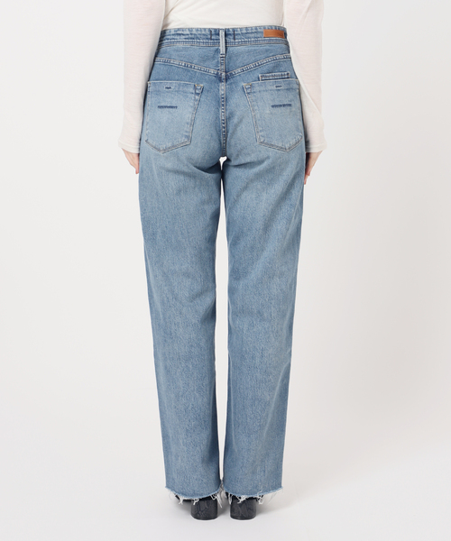 IENA(イエナ)の「YANUK/ヤヌーク 別注 LOWRISE LEA ストレートデニム(デニムパンツ・レディース・ブルー・23/24/25/26/22)」の22枚目の写真