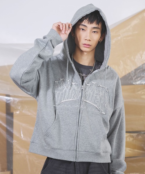MSG(エムエスジー)の「THRASHER×MSG/スラッシャー 別注 ヘビーウェイト裏毛パッチワーク刺繍ジップアップパーカー(パーカー・メンズ・グレー/ブラック/チャコール・S/M/L/XL)」の2枚目の写真