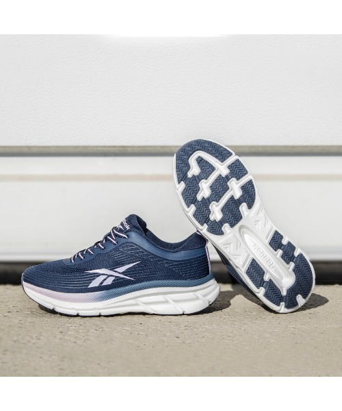 Reebok（リーボック）の「ロード ストライダー / ROAD STRIDER（スニーカー・レディース・パープル/ホワイト/ブラック/グレー/スミクロ/ブラック×レッド/ホワイト×グレー/ブルー/グレー×ピンク・22.5cm/23.0cm/23.5cm/24.5cm/24.0cm/25.0cm/25.5cm/26.0cm/22.0cm）」の9枚目の写真