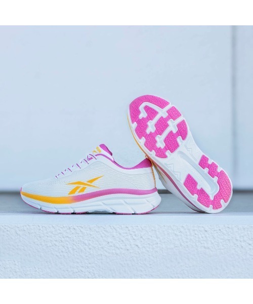 Reebok（リーボック）の「ロード ストライダー / ROAD STRIDER（スニーカー・レディース・パープル/ホワイト/ブラック/グレー/スミクロ/ブラック×レッド/ホワイト×グレー/ブルー/グレー×ピンク・22.5cm/23.0cm/23.5cm/24.5cm/24.0cm/25.0cm/25.5cm/26.0cm/22.0cm）」の2枚目の写真