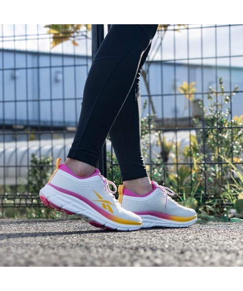 Reebok（リーボック）の「ロード ストライダー / ROAD STRIDER（スニーカー・レディース・パープル/ホワイト/ブラック/グレー/スミクロ/ブラック×レッド/ホワイト×グレー/ブルー/グレー×ピンク・22.5cm/23.0cm/23.5cm/24.5cm/24.0cm/25.0cm/25.5cm/26.0cm/22.0cm）」の11枚目の写真