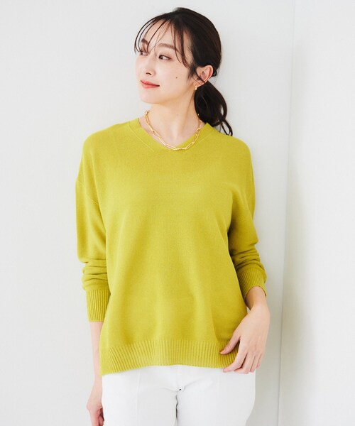 UNTITLED（アンタイトル）の「【体型カバー/清涼感】サイドスリット Vネックニット（ニット/セーター・レディース・ピンク系その他/ブルーグリーン/ホワイト/ライトイエロー系/ライトグリーン/イエロー/ナチュラル/チャコールグレー/ライトパープル・02/00/04/44/48）」の8枚目の写真