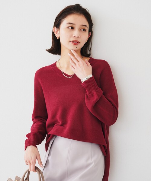 UNTITLED（アンタイトル）の「【体型カバー/清涼感】サイドスリット Vネックニット（ニット/セーター・レディース・ピンク系その他/ブルーグリーン/ホワイト/ライトイエロー系/ライトグリーン/イエロー/ナチュラル/チャコールグレー/ライトパープル・02/00/04/44/48）」の20枚目の写真