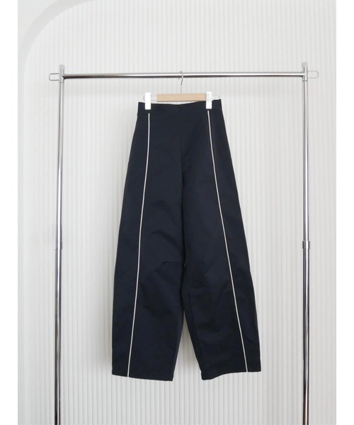 TRUNC（トランクエイティーエイト）の「Piping Curve Pants（その他パンツ・レディース・アイボリー/ネイビー・FREE）」の4枚目の写真
