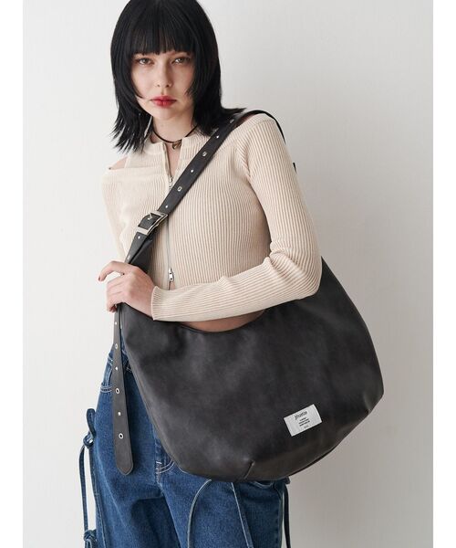 jouetie（ジュエティ）の「ハーフムーンショルダーベルトbag（ショルダーバッグ・レディース・ブラック/アイボリー/ブルー・FREE）」の9枚目の写真