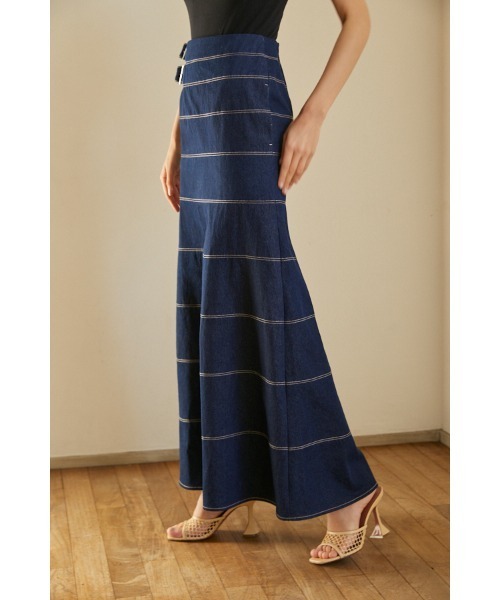 Estella.K(エステラケー)の「Liza Denim Skirt ボーダースウィッチングデニムロングスカート(スカート・レディース・ホワイト/インディゴブルー・SMALL/MEDIUM)」の9枚目の写真