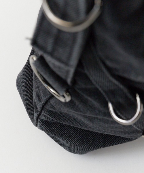 Chick（チック）の「Belt Design Denim Shoulder Bag / ベルトデザイン デニムショルダーバッグ【大容量】（ショルダーバッグ・レディース・ライトブルー/ブラック/ブルー・FREE）」の7枚目の写真