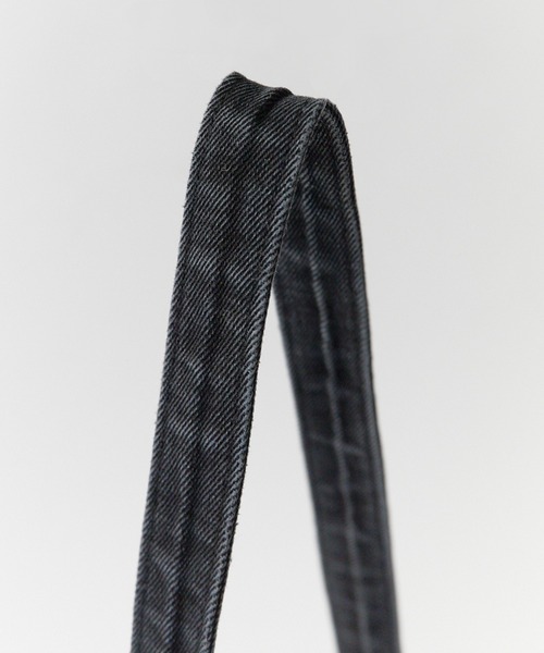 Chick（チック）の「Belt Design Denim Shoulder Bag / ベルトデザイン デニムショルダーバッグ【大容量】（ショルダーバッグ・レディース・ライトブルー/ブラック/ブルー・FREE）」の4枚目の写真