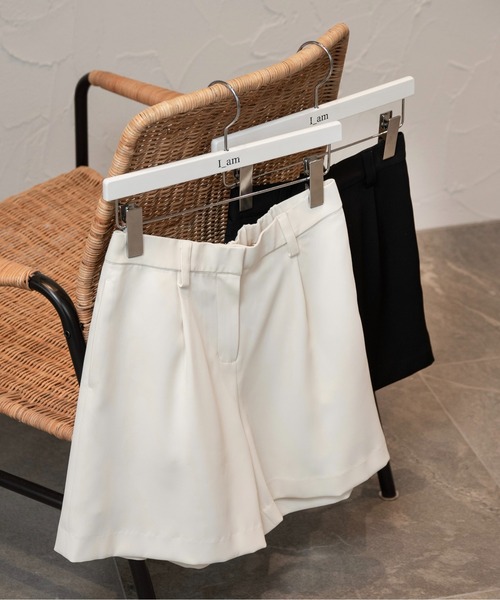 I_am(アイアム)の「high waist short tuck pants / ハイウエストショートタックパンツ(その他パンツ・レディース・アイボリー/ブラック・XS-S/M-L)」の3枚目の写真