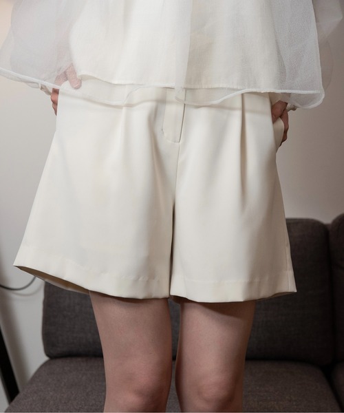 I_am(アイアム)の「high waist short tuck pants / ハイウエストショートタックパンツ(その他パンツ・レディース・アイボリー/ブラック・XS-S/M-L)」の4枚目の写真