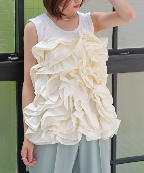 AKTE（アクテ）の「フリルティアードブラウス（シャツ/ブラウス・レディース・ブラック/アイボリー・FREE）」の2枚目の写真