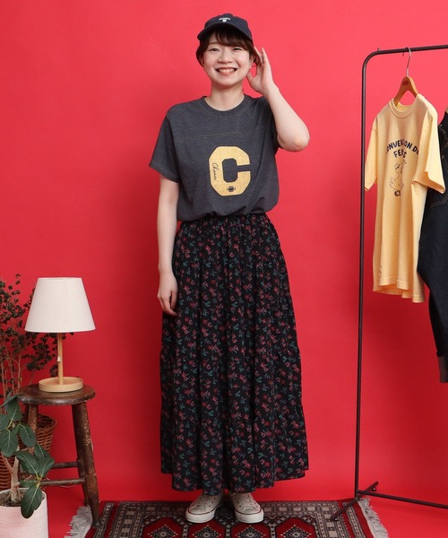 Dot＆Stripes CHILD WOMAN（ドットアンドストライプス　チャイルドウーマン）の「☆クロスフラワープリント ティアードスカート（スカート・レディース・ブラック/レッド・FREE）」の4枚目の写真