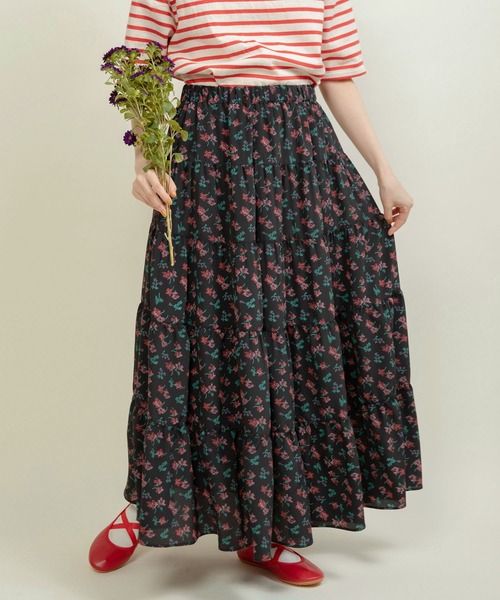 Dot＆Stripes CHILD WOMAN（ドットアンドストライプス　チャイルドウーマン）の「☆クロスフラワープリント ティアードスカート（スカート・レディース・ブラック/レッド・FREE）」の5枚目の写真