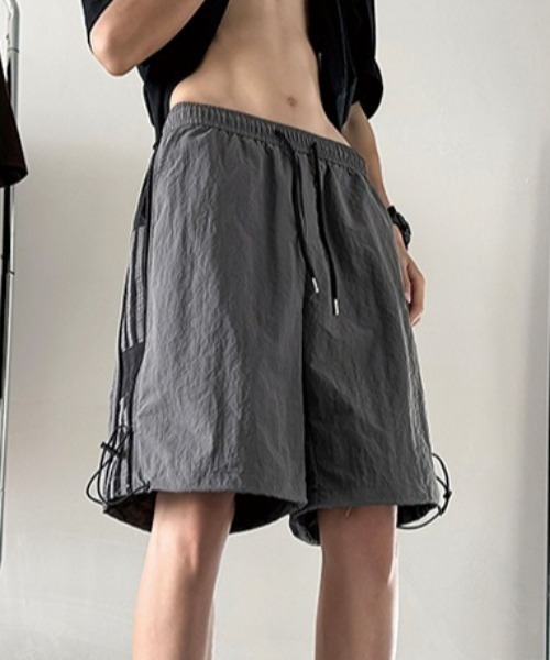 MGV(エムジーヴィー)の「サイドラインデザインハーフパンツ(その他パンツ・メンズ・グレー/ブラック/レッド・MEDIUM/LARGE/X-LARGE)」の2枚目の写真