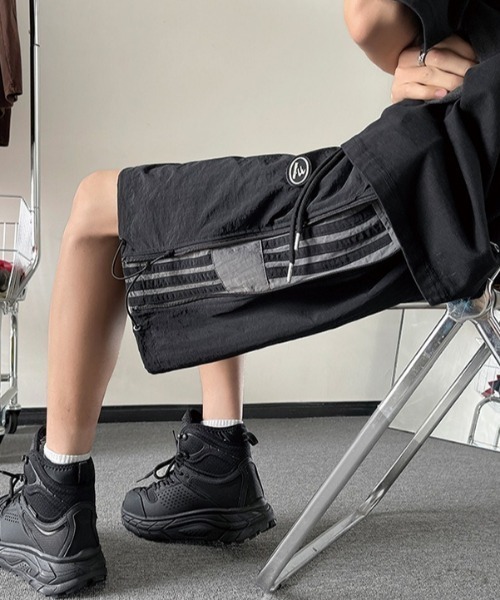 MGV(エムジーヴィー)の「サイドラインデザインハーフパンツ(その他パンツ・メンズ・グレー/ブラック/レッド・MEDIUM/LARGE/X-LARGE)」の4枚目の写真