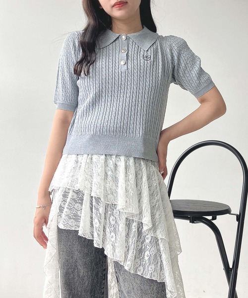 AS KNOW AS plus(アズノゥアズプラス)の「●ワンポイントロゴ刺繍 ケーブルニットポロ(ポロシャツ・レディース・シルバー/オフホワイト/ネイビー/ホワイト系・FREE)」の4枚目の写真