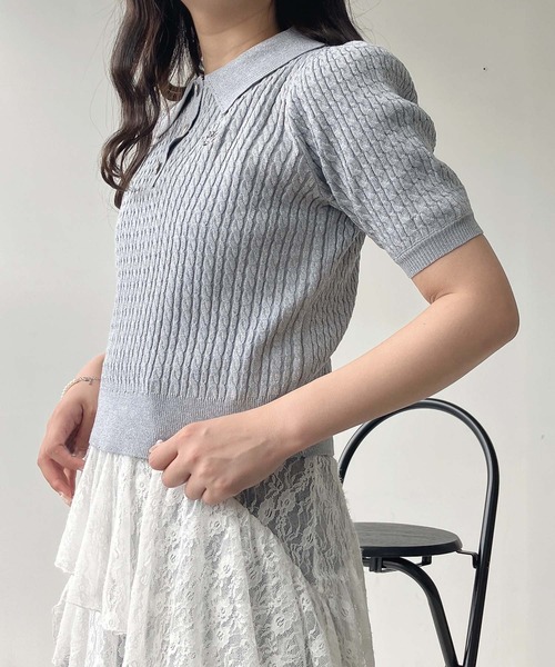 AS KNOW AS plus(アズノゥアズプラス)の「●ワンポイントロゴ刺繍 ケーブルニットポロ(ポロシャツ・レディース・シルバー/オフホワイト/ネイビー/ホワイト系・FREE)」の9枚目の写真