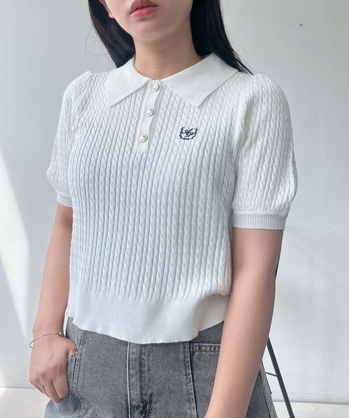 AS KNOW AS plus(アズノゥアズプラス)の「●ワンポイントロゴ刺繍 ケーブルニットポロ(ポロシャツ・レディース・シルバー/オフホワイト/ネイビー/ホワイト系・FREE)」の21枚目の写真