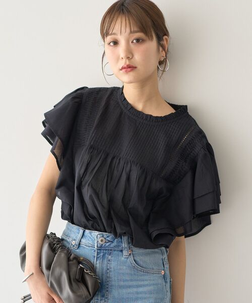 earth music&ecology(アースミュージックアンドエコロジー)の「フリルピンタック半袖ブラウス(シャツ/ブラウス・レディース・ブラック/オフホワイト/ブルー/レッド・FREE)」の5枚目の写真