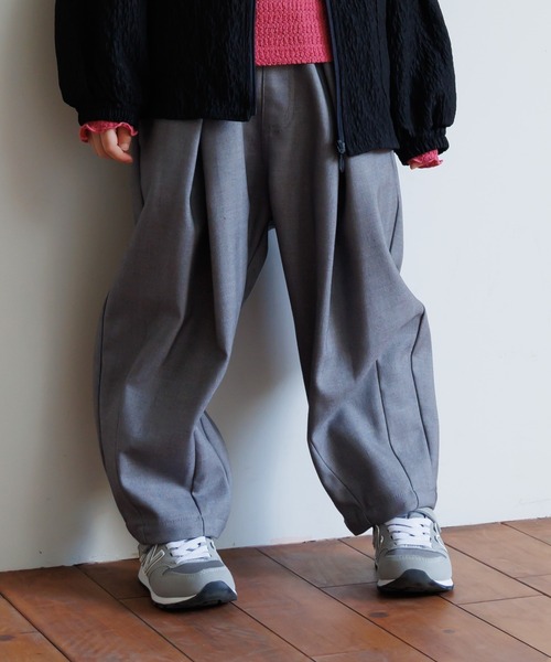 MAKE YOUR DAY（メイクユアデイ）の「無地タックバルーンパンツ■80～140cm（その他パンツ・キッズ・グレー/ダークグリーン/ワインレッド/ベージュ・130/80/90/100/110/120/140）」の2枚目の写真