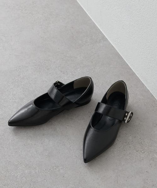 Lui's(ルイス)の「ベルトフラットパンプス(パンプス・レディース・シルバー/ブラック・23.5/24.5)」の2枚目の写真