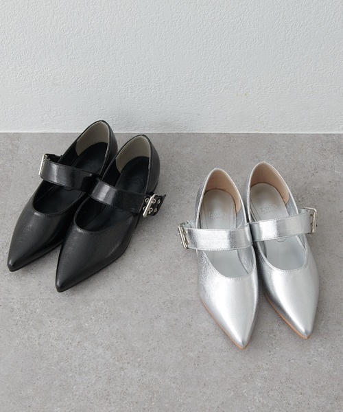 Lui's(ルイス)の「ベルトフラットパンプス(パンプス・レディース・シルバー/ブラック・23.5/24.5)」の3枚目の写真