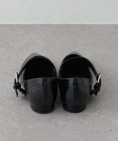 Lui's(ルイス)の「ベルトフラットパンプス(パンプス・レディース・シルバー/ブラック・23.5/24.5)」の6枚目の写真