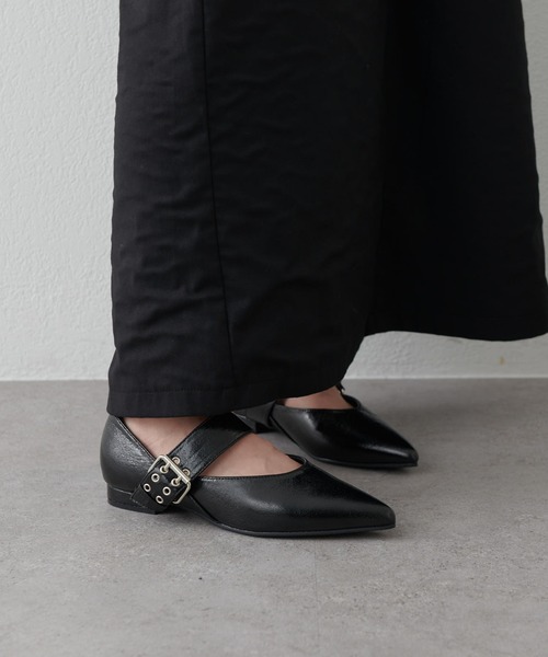 Lui's(ルイス)の「ベルトフラットパンプス(パンプス・レディース・シルバー/ブラック・23.5/24.5)」の12枚目の写真